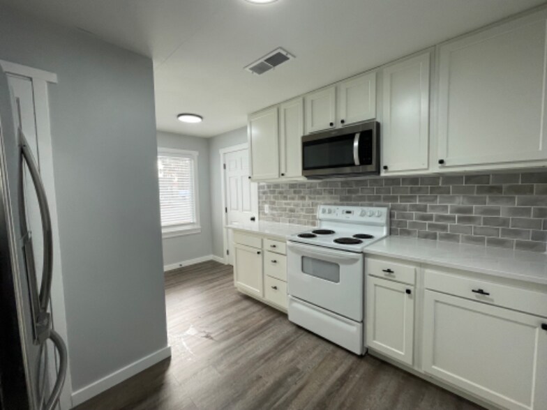 Building Photo - 6107 99th St SW