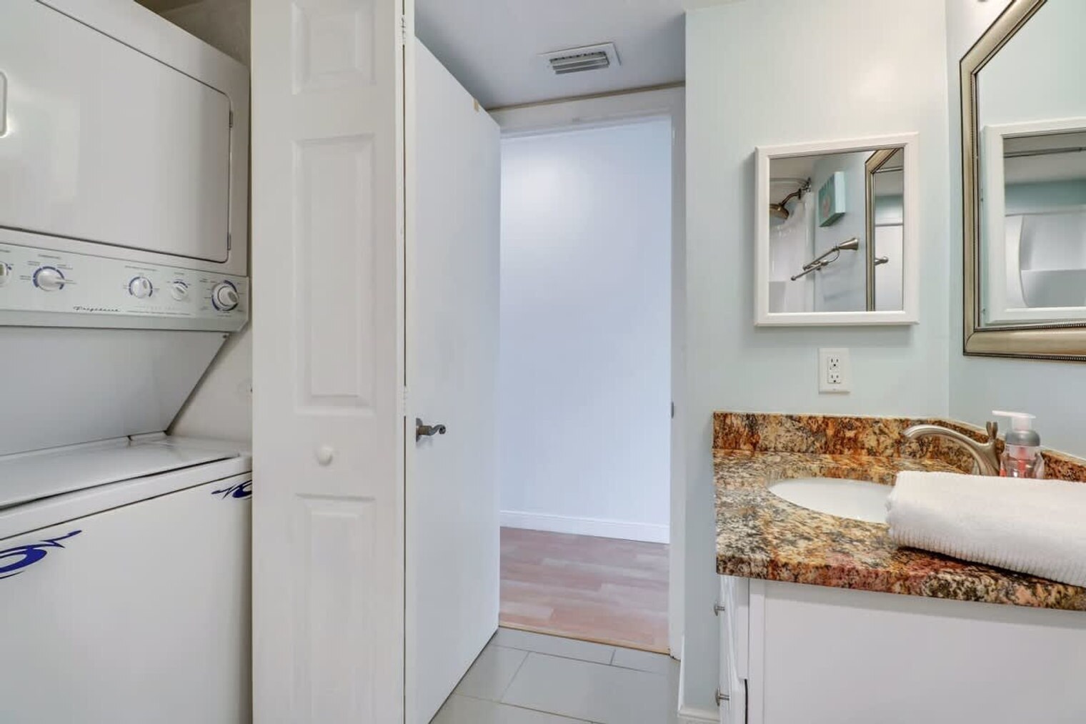 Building Photo - 260 Southbay Dr