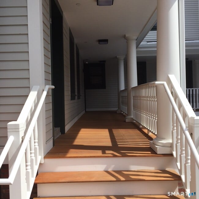 Building Photo - 36 Lewis St