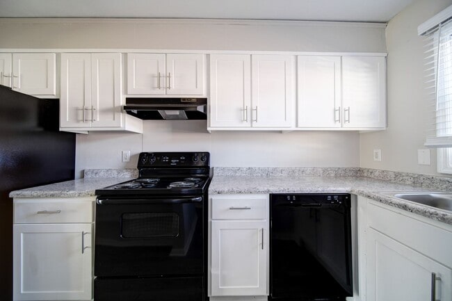 Building Photo - 2433 Charles Blvd