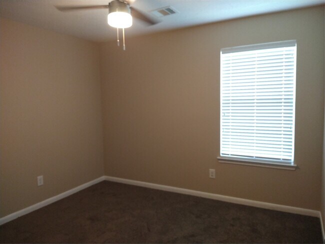 Building Photo - 811 Sweet Flower Dr