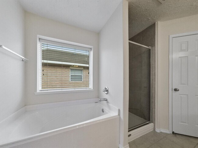 Building Photo - 427 Northvalley Dr