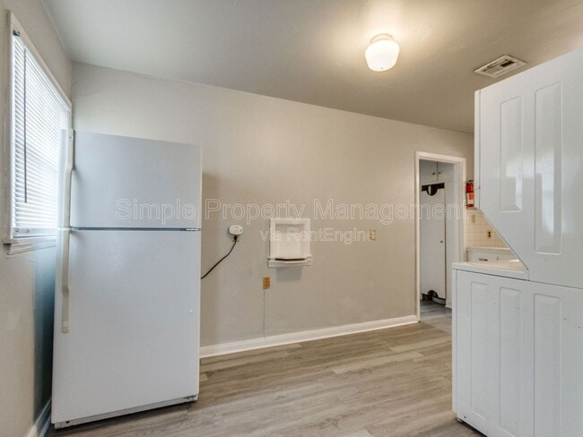 Building Photo - 402 Babb Dr