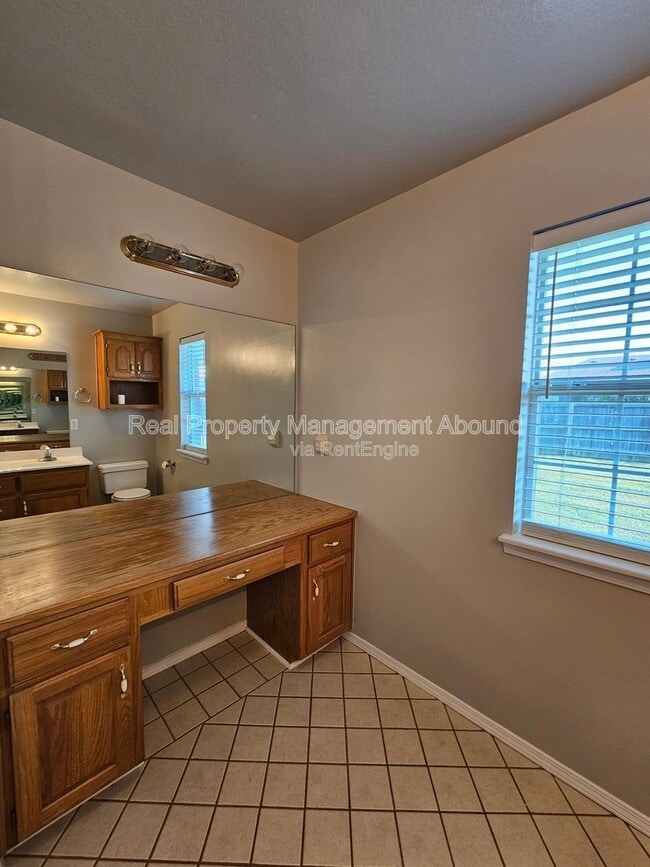 Building Photo - 11003 East 119th St N