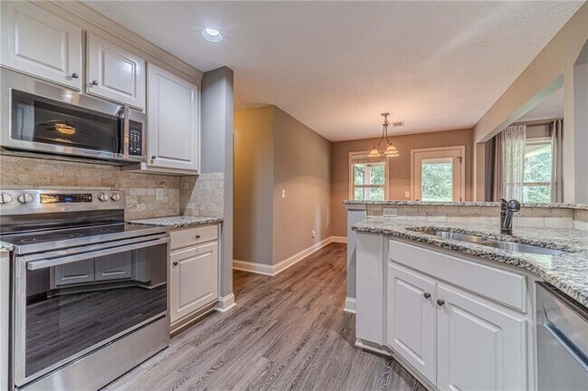 Building Photo - 511 Lena Dr