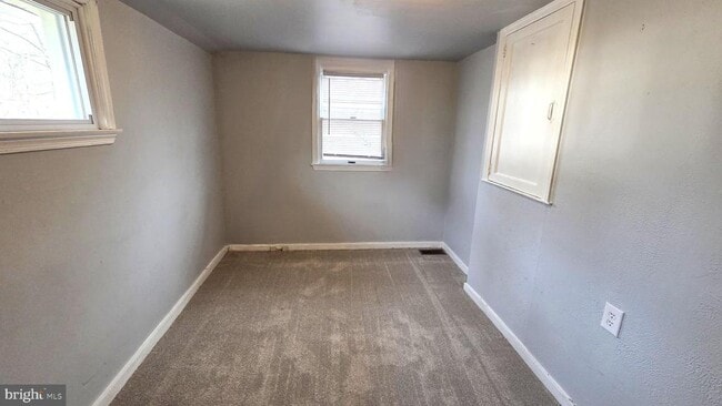 Building Photo - 215 Cowpath Rd