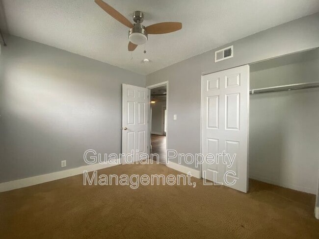 Building Photo - 519.5 W 8th St