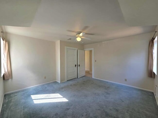 Building Photo - Large 4 Bedroom 2 Bath in Quaint Waterville