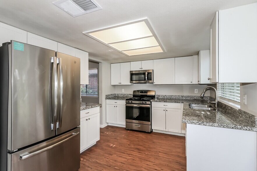 Building Photo - 18711 Droitwich Dr