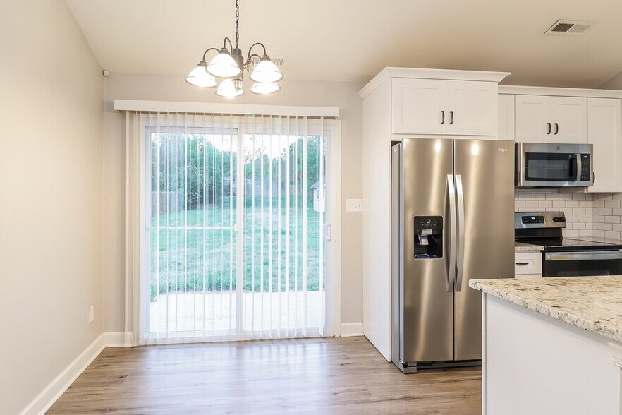 Building Photo - 518 White Oak Ln