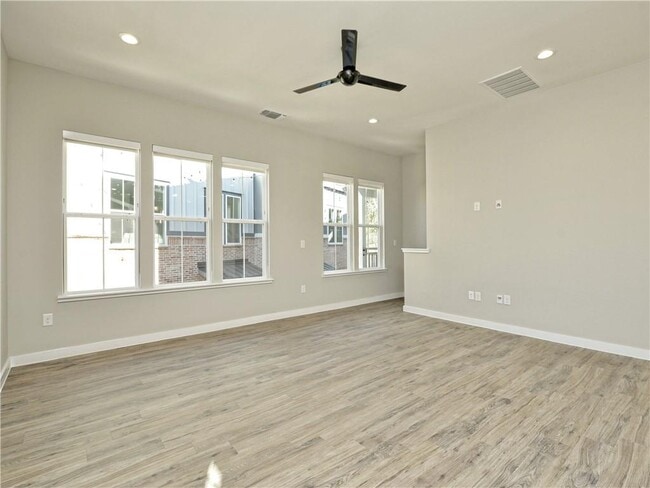 Building Photo - 3809 Valley View Rd