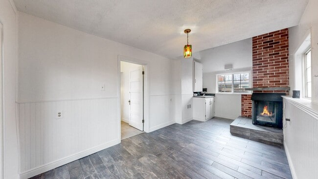 Building Photo - Lovely 3 bed/2 bath home w/2 car garage