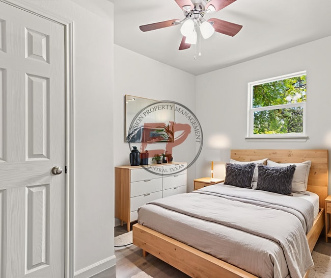 Building Photo - 1019 Elm Ave