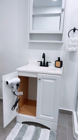 Building Photo - 3122 Eleuthera Ln