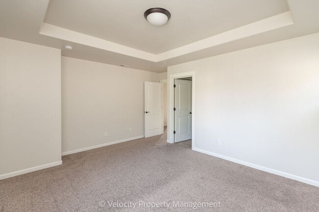 Building Photo - Lovely 3 bedroom, 2.5 bathroom home plus a...