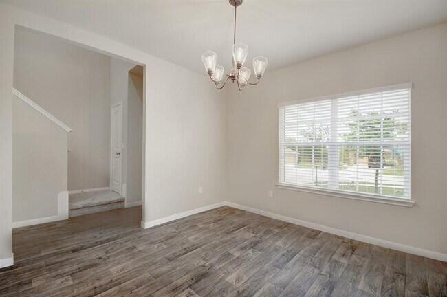Building Photo - 421 Pentire Way