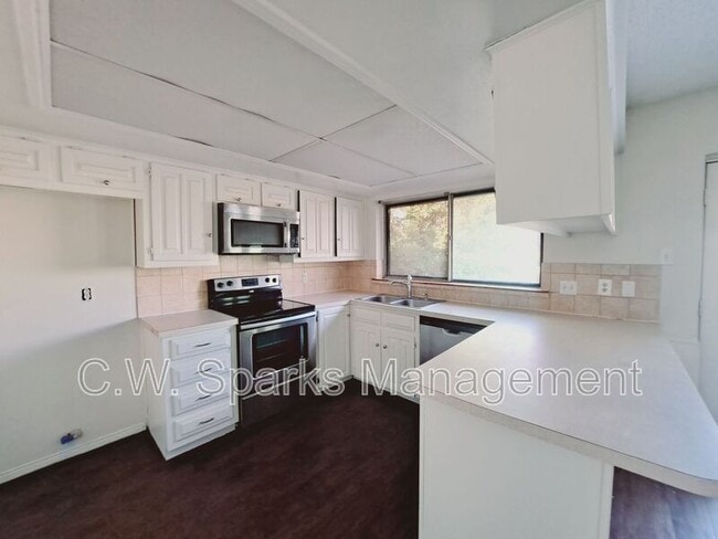 Building Photo - 4106 Cedar Creek Dr