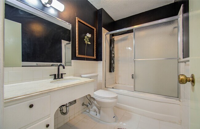 Building Photo - 2700 Bellefontaine St