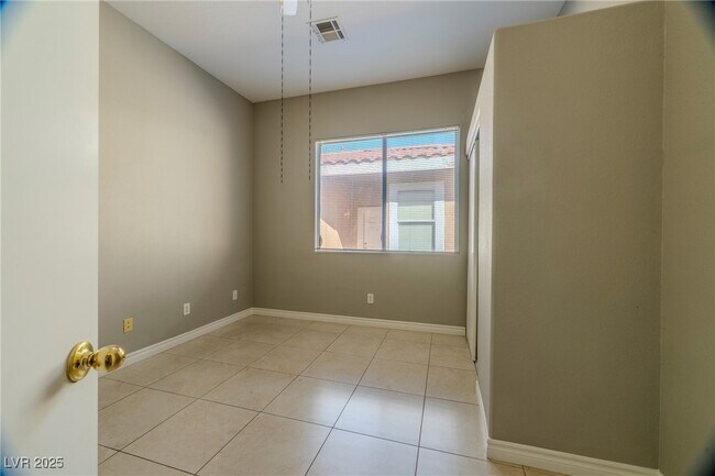 Building Photo - 2804 W Agate Ave