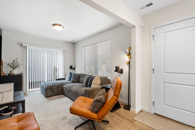 Building Photo - MODERN TWO STORY 2 BED/2 BATH IN BANNING LEWIS RANCH!