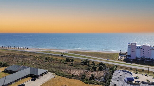 Building Photo - 3506 Cove View Blvd