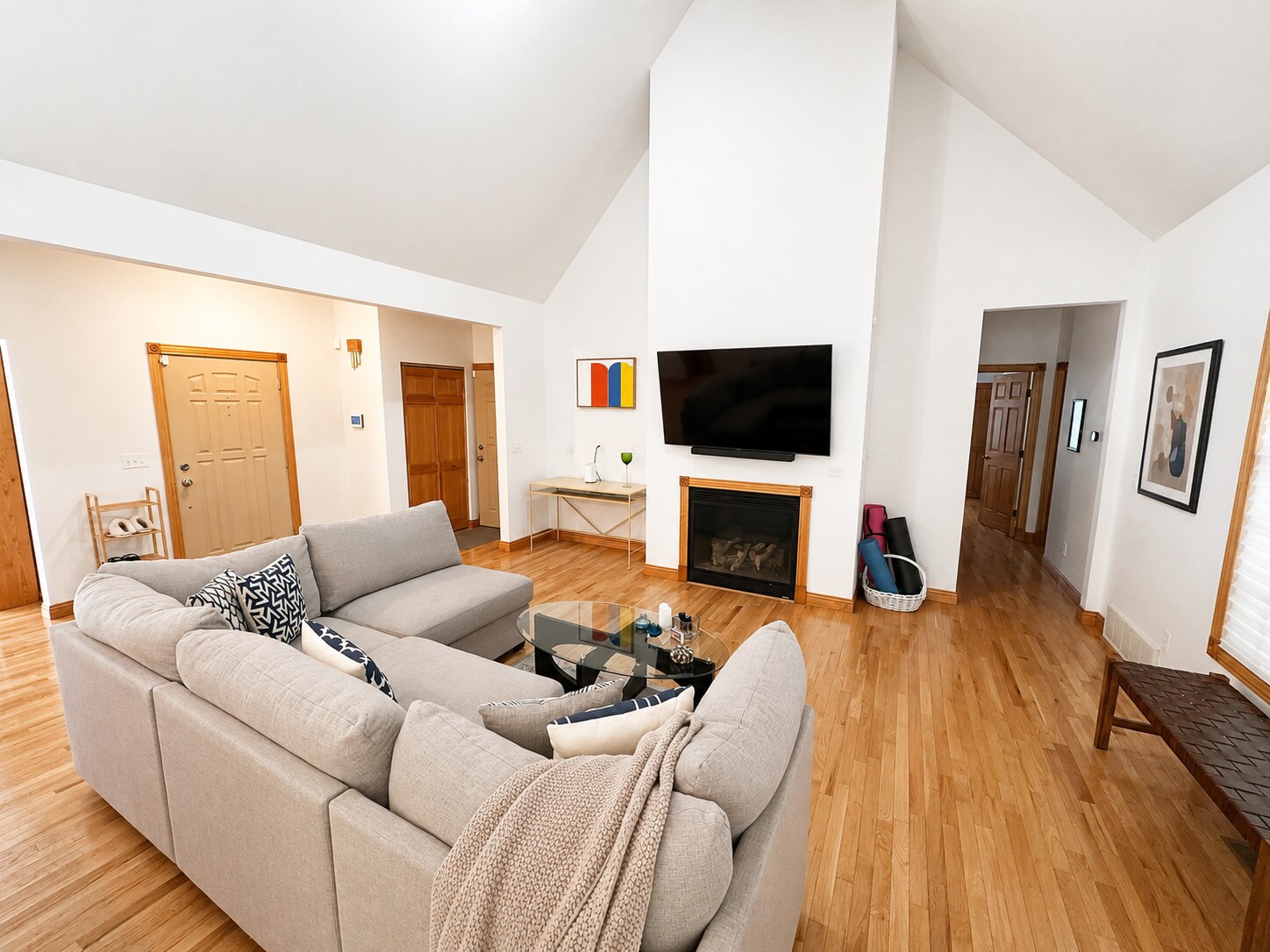Building Photo - 115 S Chicago St