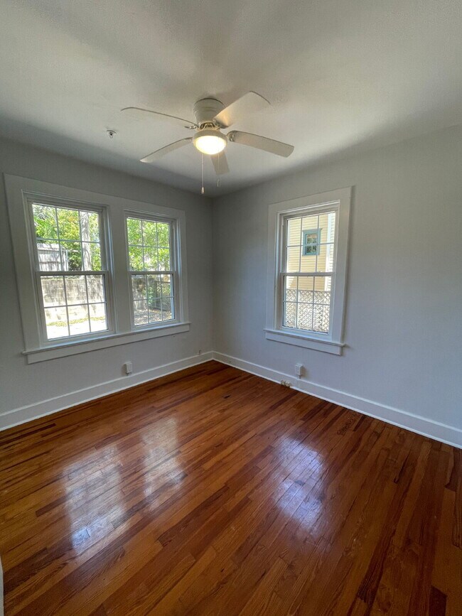 Building Photo - Recently remodeled 2/1 in Midtown!