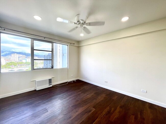 Building Photo - Stunning 2BR/1BA Canal-View Condo – Marina...
