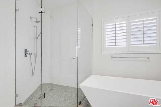 Building Photo - 11845 Mayfield Ave