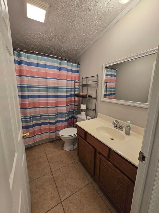 Building Photo - NEW LISTING!!!!!