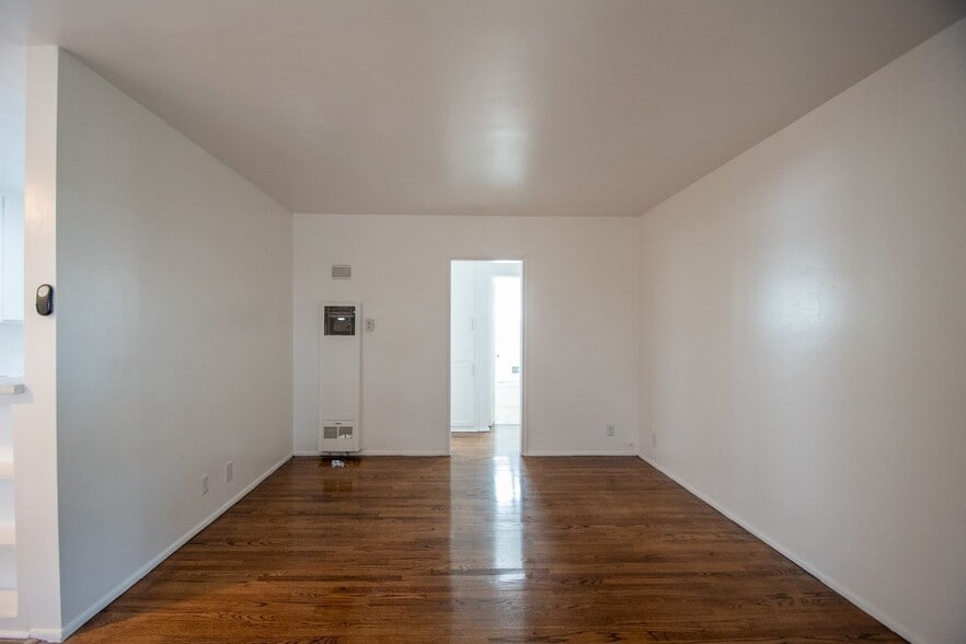 Building Photo - 10834 Bloomfield St