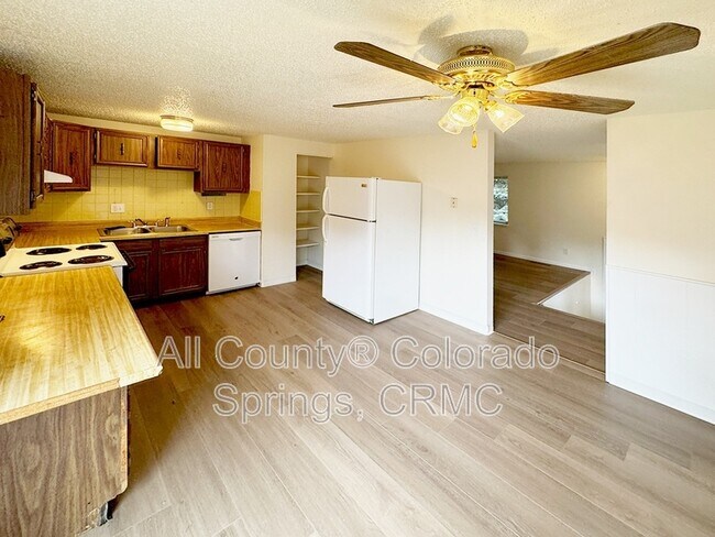 Building Photo - 1389 Commanchero Ct