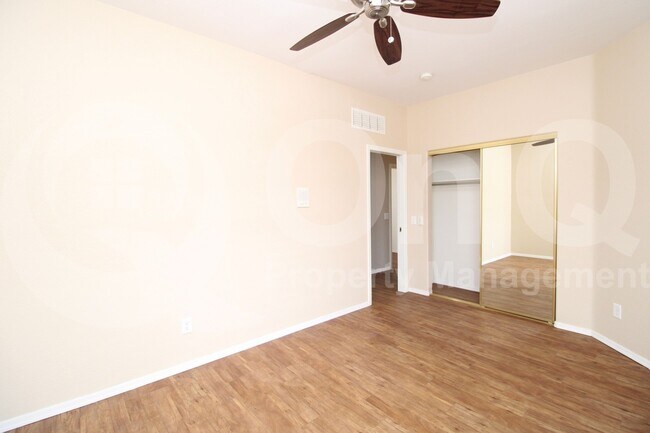 Building Photo - 9634 E Rocky Lake Dr