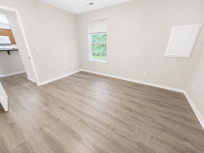 Building Photo - 1318 Valley Creek Ln
