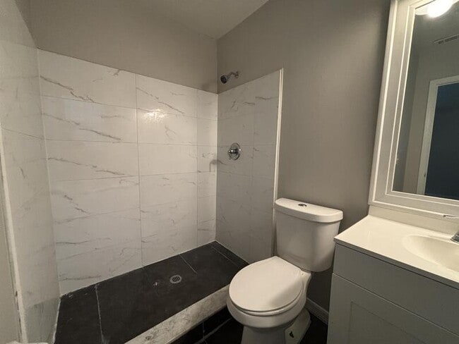 Building Photo - 9600 River Walk Ct