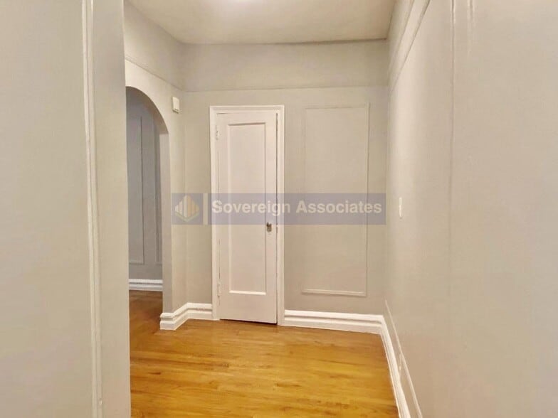 Building Photo - 213 Bennett Ave