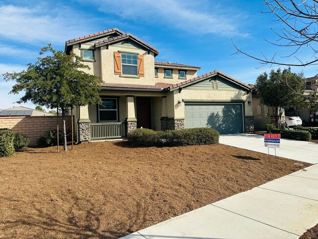 Building Photo - 5 bedroom 3 bath home for rent in Menifee