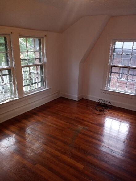 All rooms white - 3520 Ingleside Rd