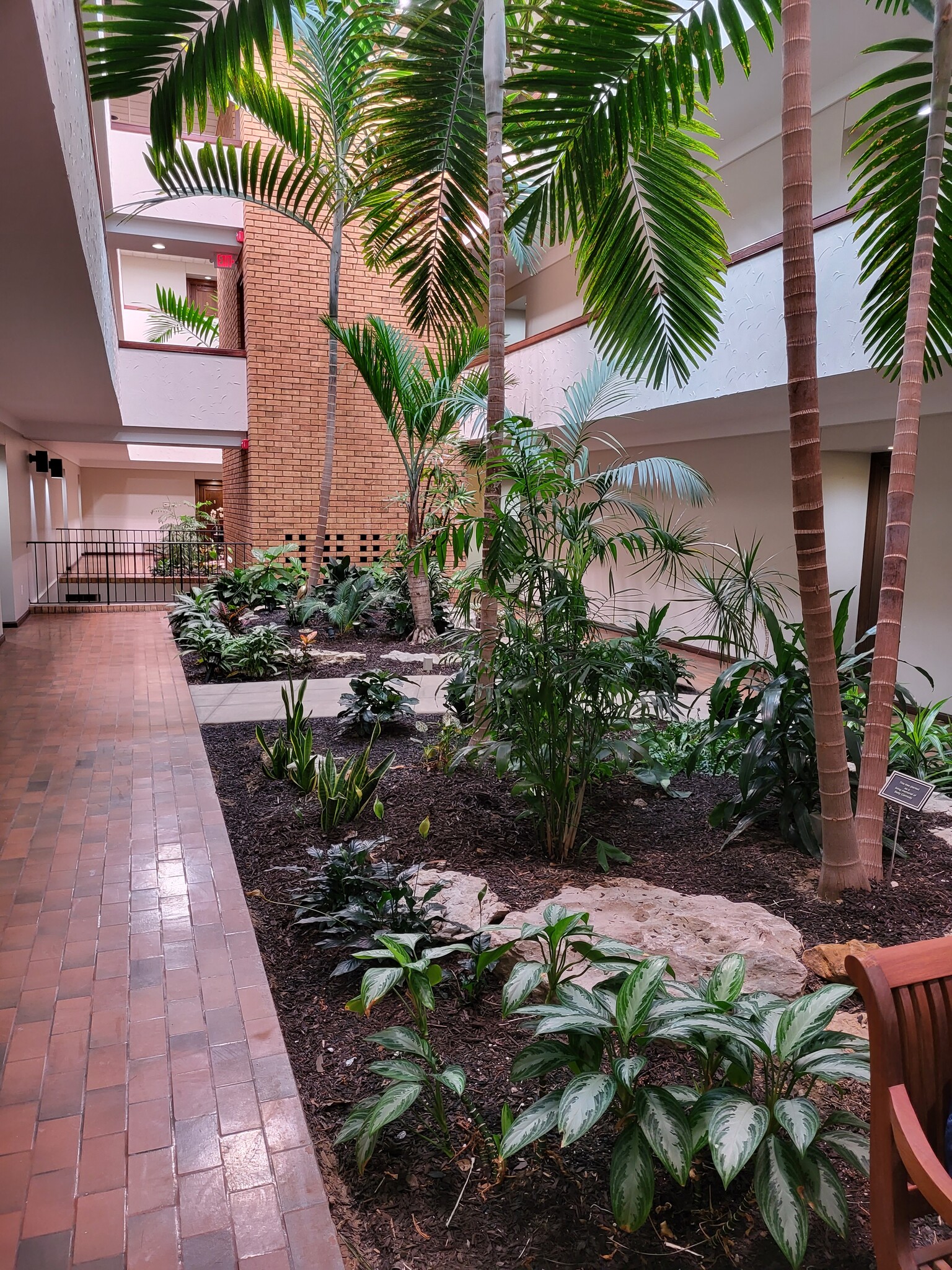 Hallway - 950 E Rue de la Banque