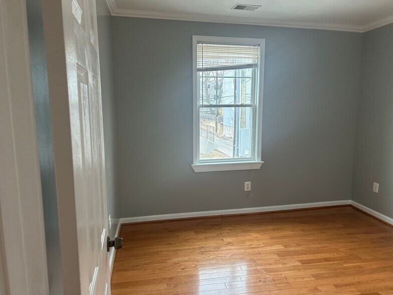 Building Photo - 1209 Madison St