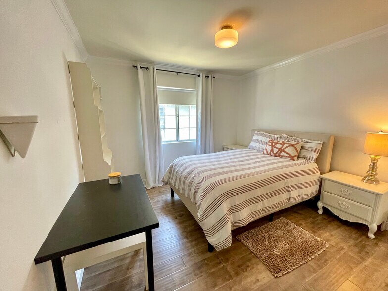 Building Photo - 11725 Lemay St