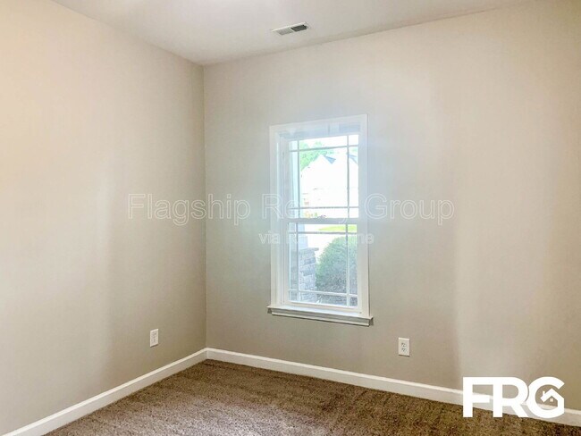 Building Photo - 230 Planters Ridge Dr