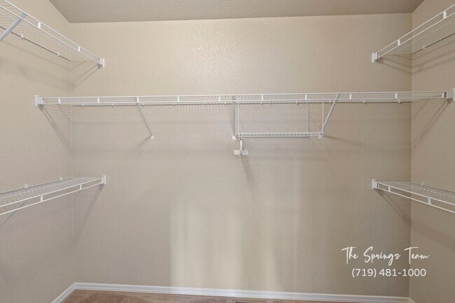 Building Photo - SPACIOUS SIX (6!!!) BD HOME IN LORSON RANCH!
