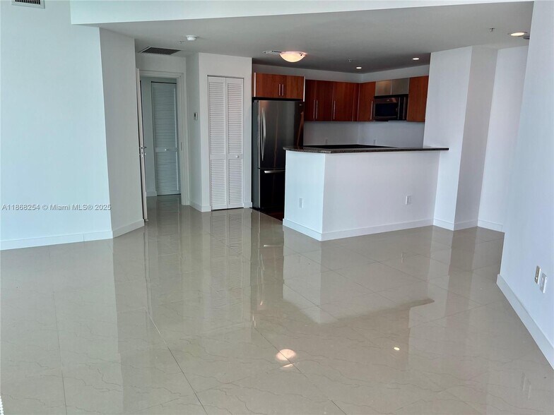 Building Photo - 300 S Biscayne Blvd