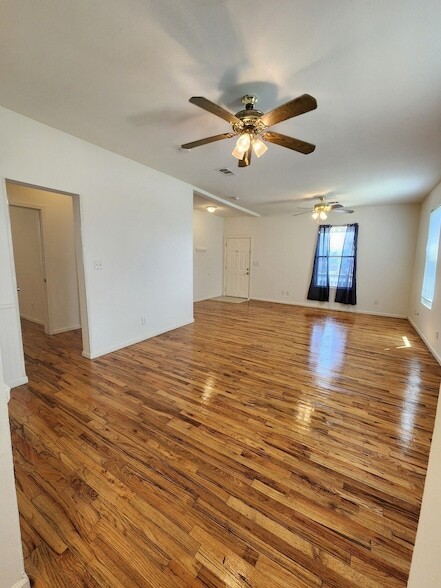 Building Photo - 1117 9th St