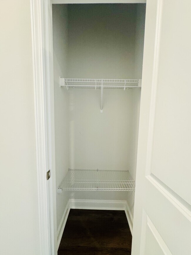 Building Photo - 2422 Capri Ct