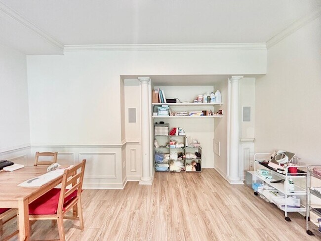 Building Photo - 10503 Aubinoe Farm Dr