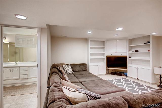 Building Photo - 7398 S Hudson Way