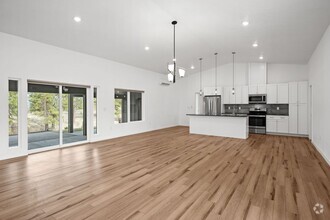 Building Photo - BEAUTIFUL Spacious Modern Grandview Single...