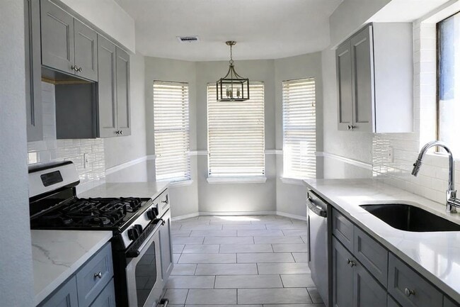 Building Photo - 408 Sage Boot Dr